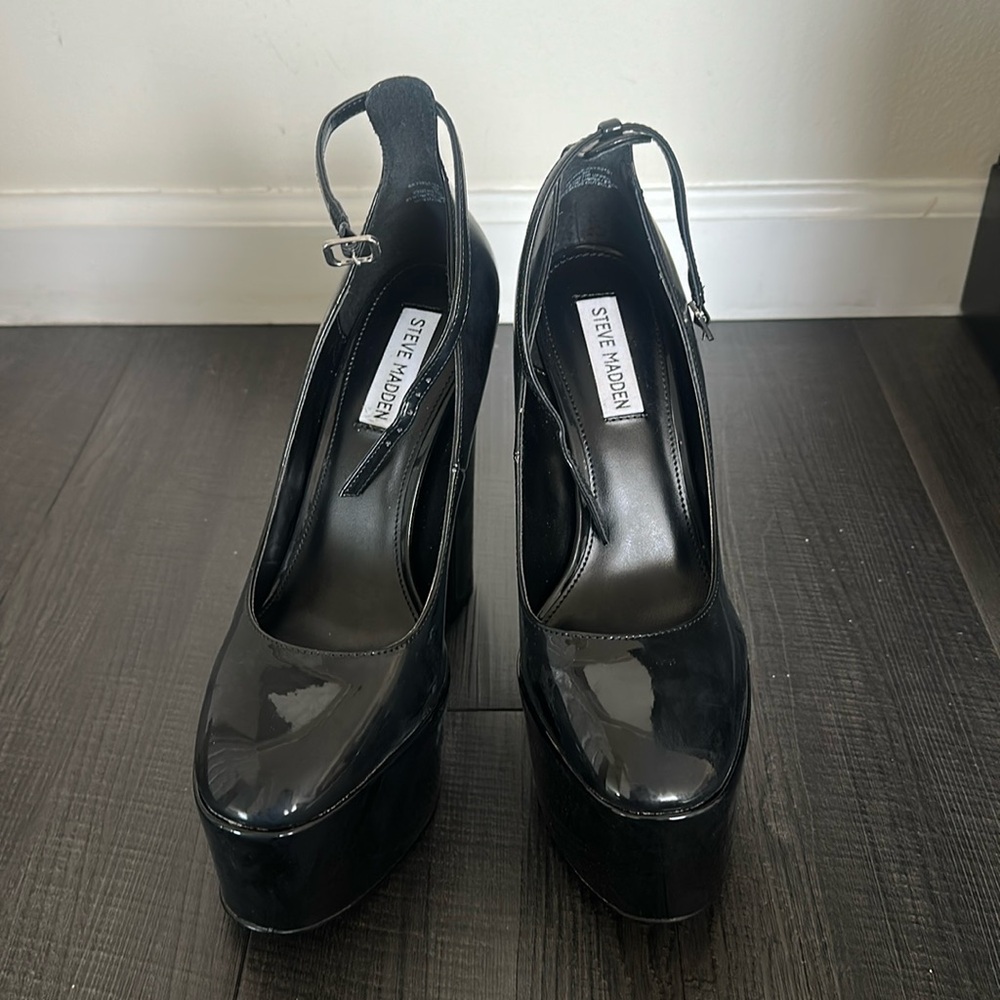 Steve Madden Skyrise Black Patent Pumps